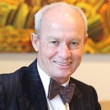 Qantas pays respects to former chief