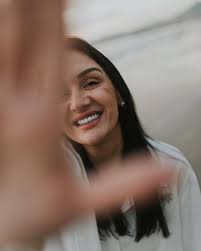 Aproveitem da melhor maneira tudo que vier na vida de vocês, porque o  relógio corre e a vida vai ficando cada vez mais curta! Apaixone-se por  você 24h do dia, cuide-se, priorize-se,