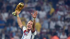 Für shkodran mustafi ist die wm beendet, bei bastian schweinsteiger gibt es entwarnung. Bastian Schweinsteiger Personlichkeit Die Der Deutsche Fussball Nicht Oft Erlebt Hat Fussball