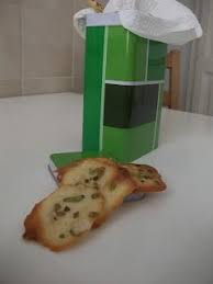 Mettere il tè verde nella teiera e versare dentro un bicchiere da tè d'acqua. Scarabocchi Pastrocchi Foglie Da Te Al Pistacchio Pistacchio Ricette Foglie