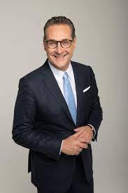 Im publikum sorgen diese ansagen für jubel. Heinz Christian Strache Hc Strache Home Facebook