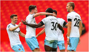 Manchester united have won just three of the past 11 league meetings (d5, l3). Man Utd 1 1 West Ham Hammers Secure Premier League Survival Red Devils Need One Point Football Sport Express Co Uk
