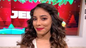 Este fue el resultado del makeup navideño que hoy nos enseñó  @ashlanylissette. ¡Nos encantó! 😍 #MomentosJelou