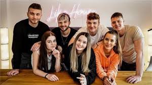 Března 1999 neratovice) je český influencer, videobloger a hudebník afghánského původu. Se Ctrnactiletou Na Horach Kajumiho Ex Promluvila O Kafe Cz