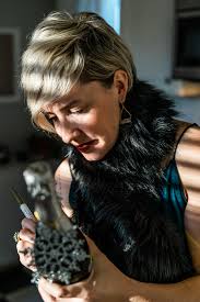 A working hours staff christmas party an informal holiday party with friends this means you can wear your favorite jeans. What To Wear To A Dinner Party With Friends The Mom Edit
