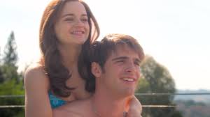 The kissing booth 3 continues to the story of elle evans (joey king), boyfriend noah flynn (jacob elordi) and best friend/noah's brother lee (joel courtney). The Kissing Booth 3 Teaser Ov Filmstarts De