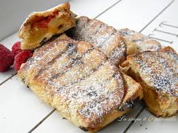Faire Un Chausson Avec Une Tranche De Brioche Ca Ne Vous Serait Jamais Venu A L Idee Pas Vrai Et Bien Je Me Suis Amusee A En Fa Brioche Alimentation Dessert
