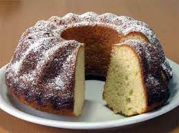 Für den schnellen kuchen mit quark benötigst du nur wenige zutaten. Quark Becherkuchen Rezept Quarkkuchen Als Becher Rezept In Kastenform Oder Gugelhupfform Mit Rosinen Rezept Rezept Quarkkuchen Rezepte Becherkuchen