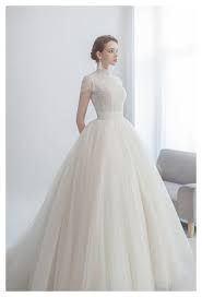 18 Wedding Dresses That Matches The Classic Wedding Venue Style Classic Wedding Dress Wedding Dresses Vintage Wedding Dresses Romantic Classic Wedding Dress