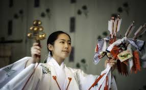 Miko Blessing Some Hamaya Hamaya Demon Breaking Arrow Are Decorative Arrows Sold At Shrines At New Year S To Ward Off Misfort Japan Culture Newyear Culture