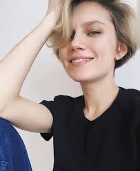 Дарья мельникова — молодая российская актриса театра и кино, которая получила популярность благодаря своей роли в комедийном семейном сериале «папины дочки». Aktrisa Darya Melnikova Podelilas Redkim Snimkom S Synovyami Zvezdy Womanhit Ru