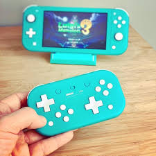 Un Gamepad Plutot Sympa Pour Switch Et Switch Lite Leger Compact Parfait Pour Partir En Vadrouille 8bitdo Lit Nintendo Wii Controller Nintendo Wii Nintendo