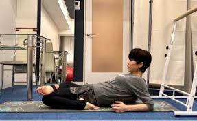 脚線整美師 希実 反り腰 骨盤前傾 の解消とパンツサイズ 骨盤 腰 バストアップ ストレッチ