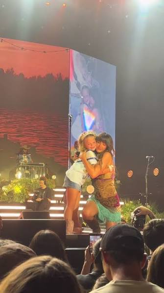 Ella Langley and Child on Stage | TikTok