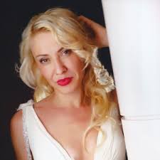 The website of the lyric soprano Delia Grace Noble!