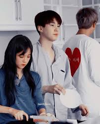 Aber seit jisoo immer so cute mit v moderiert hat shippe ich auf jeden fall. 41 Best Jisoo And Yoongi Ideas In 2021 Yoongi Suga Blackpink And Bts