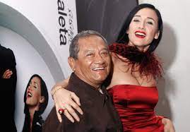En su mensaje difundido en redes sociales, zabaleta dijo que extrañará las historias que manzanero le contaba, así como conocer cuál fue la inspiración detrás de sus canciones. Las Cinco Bodas De Armando Manzanero Incluyendo La Que Acabo Mal Chic