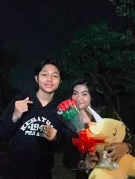 Dalam sinetron ini, kedekatan antara tokoh roni dengan lili yang diperankan oleh ratu sofya mencuri perhatian penonton. Dimabuk Asmara 10 Gaya Pacaran Kiesha Alvaro Dan Jasmine So Sweet