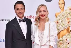 Janin ullmann ist eine schauspielerin und moderatorin. Fur Immer Janin Ullmann Geht Als Liebesforscherin Der Langlebigkeit Von