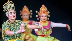 Bisa disebut tarian tersebut adalah ikon atau kebanggaan daerah yang bersangkutan karena tari. 17 Tari Tradisional Riau Beserta Penjelasan Lengkap Pelajarindo Com