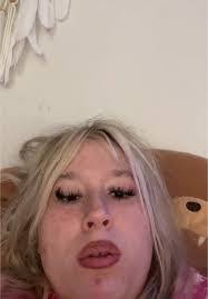 Samantha Looney's Instagram, Twitter & Facebook