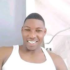 Chilies 🌶 man. Man decorated himself with chilies. Amazing.