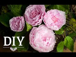 Die blumen aus den papierservietten einfach und hübsch die blumen werden aus den papierservietten hergestellt. Diy Hubsche Pfingstrosen Aus Krepp Papier Deko Kitchen Youtube