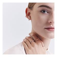 Bijou d'oreille Dior Bois de Rose petit modèle en or rose diamants