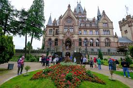 Er wollte hier eigentlich mit seiner geliebten frau leben, sie starb aber zuvor. Lockerungen In Corona Krise Schloss Drachenburg Wieder Geoffnet