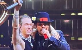 Lacrime che il cantante non è . 7dpsvfrpcksucm