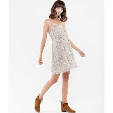 Une robe classique de style des années 1950 pour n'importe quelle occasion! Robe Courte Imprime Ceinture A Nouer Imprime Ecru Le Temps Des Cerises La Redoute