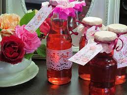 Rosensirup Ein Gutes Rezept Aus Der Kategorie Getranke Bewertungen 10 Durchschnitt O 4 2 Rosensirup Rosen Sirup Sirup