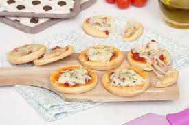 Le pizzette alla ricotta sono facili e veloci da preparare perché sono senza lievito e, quindi, senza lievitazione! Pizzette Veloci Senza Lievito Ricetta Veloce E Deliziosa