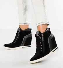 Una linea d'abbigliamento da suonare a tutto volume in giro per il mondo, ecco la moda femminile di donna vans non è necessario correre da un negozio all'altro per assicurarsi il look più cool del momento: The Woman Who Loves High Heels Is More Attractive And More Considered