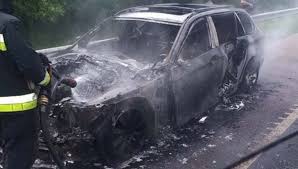 Információink szerint egy autó hátulról, nagy sebességgel csapódott bele a kisbuszba. Index Belfold Az M0 Son Baleset Az M3 On Kiegett Auto Neheziti A Forgalmat