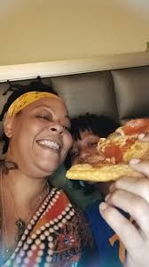 Happy Oscar night, it's some pizza for the show😋🍕