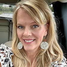 Danielle Embrey's Instagram, Twitter & Facebook