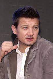 Jeremy cunningham jeremy cunningham is a drummer, composer, and improviser living in chicago, illinois. Jeremy Renner Er Soll Seine Tochter Gebissen Haben Gala De