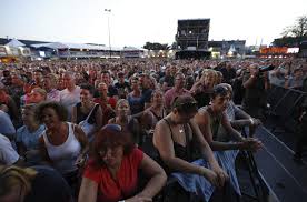 Een karaoke met 10.000 mensen. Lokerse Feesten Starten Vandaag In Een Nieuw Jasje Zita