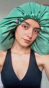 Benefícios da touca de cetim. sem o nosso temido frizz. Eu realmente amei  esse resultado. Essa touca maravilhosa é da @jota_atelie_moc  #cabeloshidratados #cabeloscacheados #toucadecetim #montesclaros ...