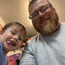 Is Rosemont Pizza Hut open for dine-in?