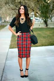 Black And White Plaid Skirt Outfit Ideas Smart Casual Loose Crop T Shirt Statement Neckalce Pencil Skirt With Trainers Or Heels Fashion Casual Christmas Party Outfit Cute Christmas Outfits