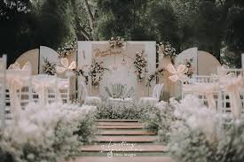 Silahkan menghubungi kontak kami untuk mendapatkan informasi harga produk ini. 70 Inspirasi Dekorasi Pelaminan Minimalis Modern Hingga Klasik Idewedding