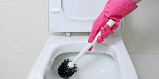 Hard water can be found all over bathroom surfaces including showers, sinks, faucets, and, worst of all, the toilet. How To Remove Hard Water Stains From A Toilet Updated July 2021