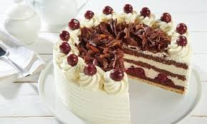 Schwarzwalder Kirschtorte Mit Murbeteigboden Rezept Kirschtorte British Desserts Deutsche Desserts