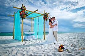 Wedding photo booths add a fun, whimsical touch to your big day. Wedding And Engagement Beach Photographers In Orange Beach Al Vacation Beach Portraits
