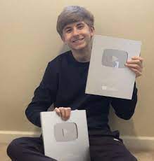 There is no figures known of purpled height and weight. Purpled Youtuber Wiki Height Age Girlfriend Family Biography More