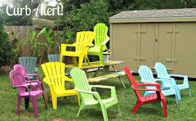 Spray Paint Plastic Patio Chairs I Have Some Dark Green Ones I Think I Will Spray Paint Genius Outdoor Patio Chairs Plastic Patio Chairs Outdoor