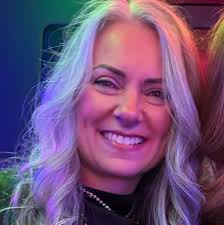 What happened to Big Edie and Little Edie's early friends and how did their  living situation deteriorate after Mr. Beale left?