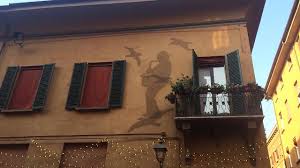 Lucio dalla aveva precedentemente abitato in piazza cavour 2 (dove. Bologna Con Lucio Dalla Ecco Le Visite Guidate Mei Meeting Degli Indipendenti